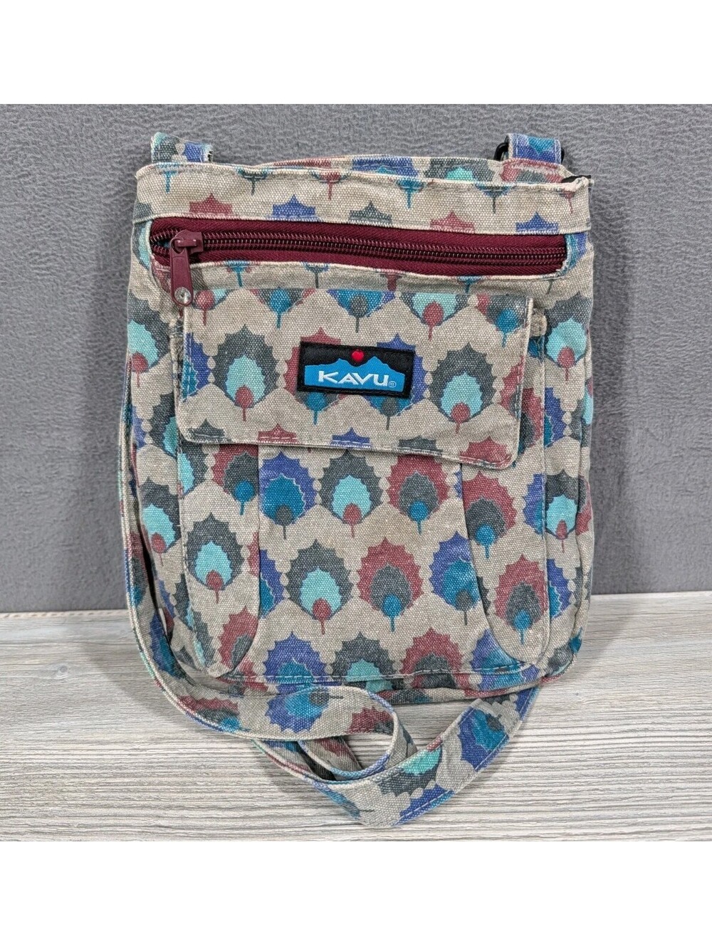 Kavu Womens One Size Beige Leaf Print Keeper Canvas Crossbody Shoulder Purse Bag